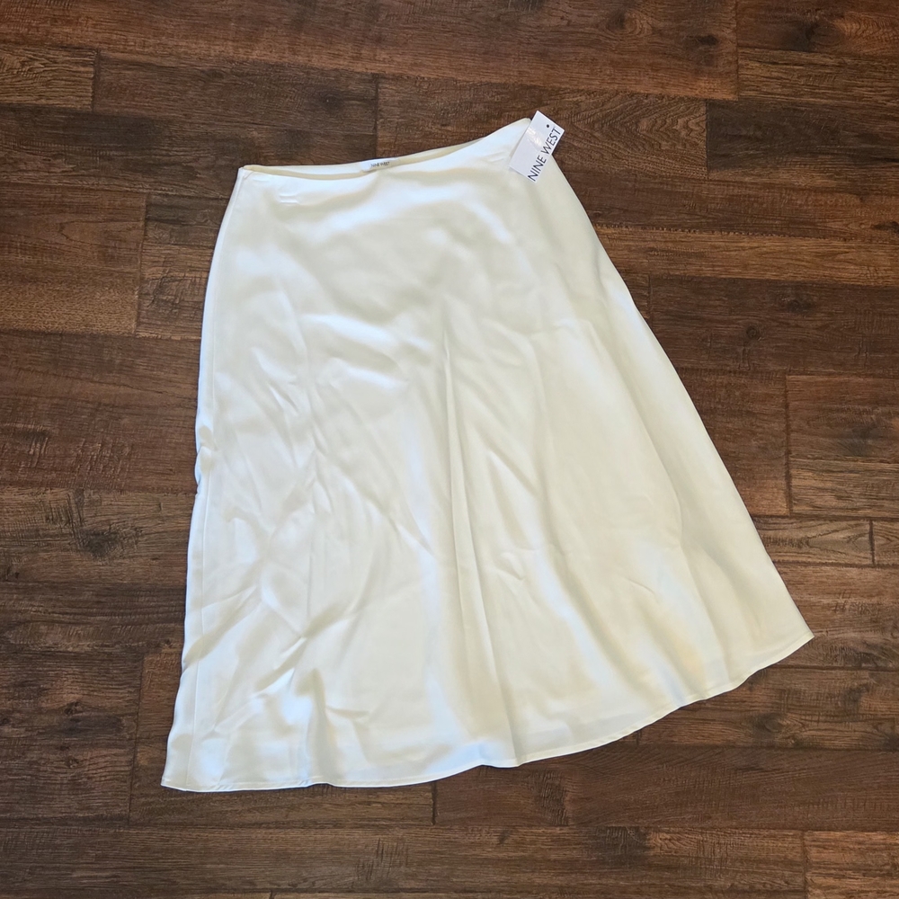 Nine West Elegant Ivory Cream Women's Satin Skirt Size M